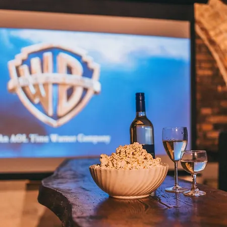 Hillside 2 A Szent Gyoergy-hegy Lankain *