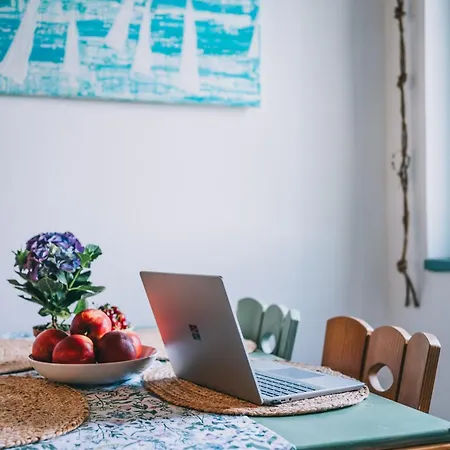 Hillside 2 A Szent Gyoergy-hegy Lankain * Ταπόλκα