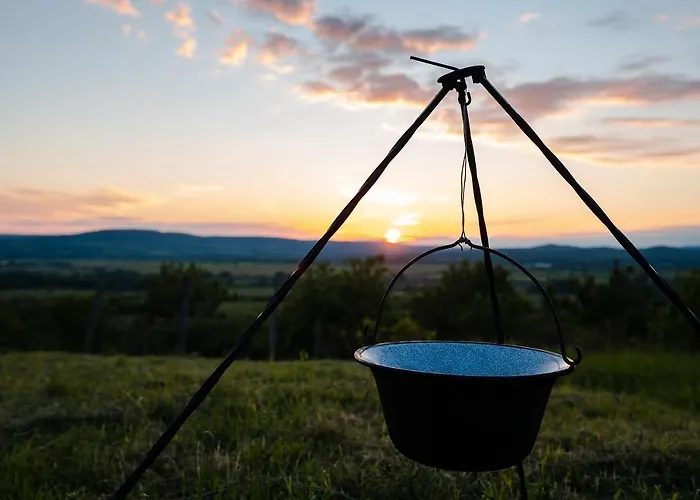 Hillside 2 A Szent György-hegy Lankáin *