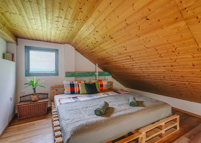 Hillside 2 A Szent Gyoergy-hegy Lankain *